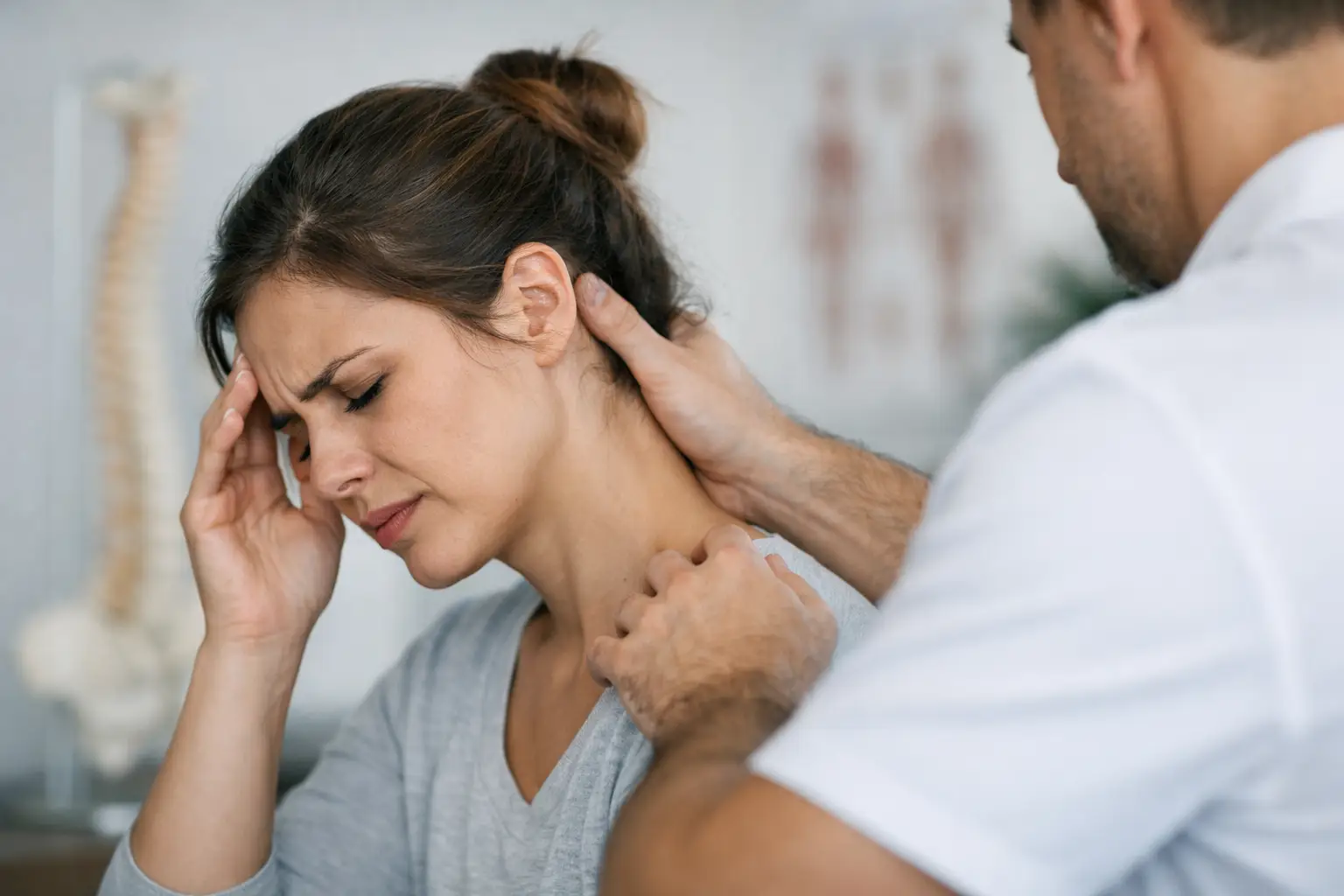 Quiropráctica para migraña crónica: ¿ayuda?
